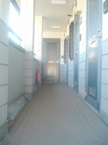 メゾンシャルムのエントランス|２階共用廊下