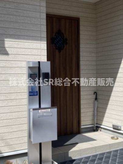 日下町1丁目中古戸建の玄関|モニター付きインターホンがあり女性やお子様にも安心です！