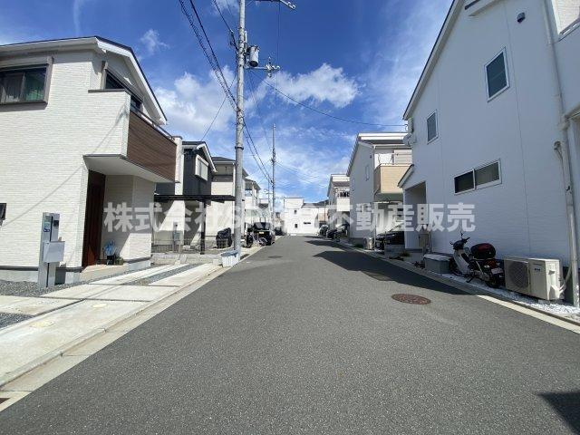 日下町1丁目中古戸建の前面道路含む現地写真|弊社は中古戸建のご紹介、その後のリフォームのご提案、
賃貸物件のご紹介、すべてご対応可能です。
お客様にあったプランをご提案致します。
まずはお問合せ下さいませ。