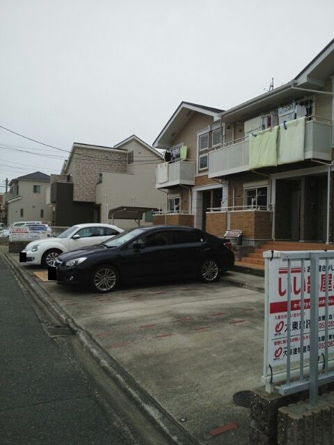 サニ－シ－ズンの駐車場