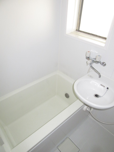 健生ビルの浴室