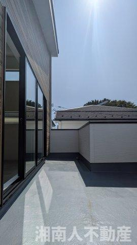 藤沢市片瀬４丁目２２１６－６０新築戸建てのバルコニー|落ち着いた時間を過ごせるバルコニーです