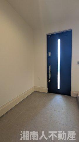 藤沢市片瀬４丁目２２１６－６０新築戸建ての玄関|シンプルで使いやすい玄関です