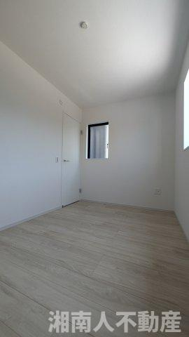 藤沢市片瀬４丁目２２１６－６０新築戸建ての洋室|落ち着いた色調の洋室です