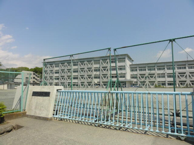 青梅市立第二中学校まで326m