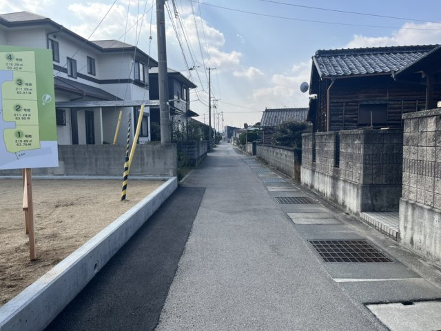 垣生エコタウンⅡの前面道路含む現地写真