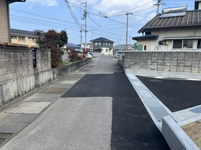 垣生エコタウンⅡの前面道路含む現地写真