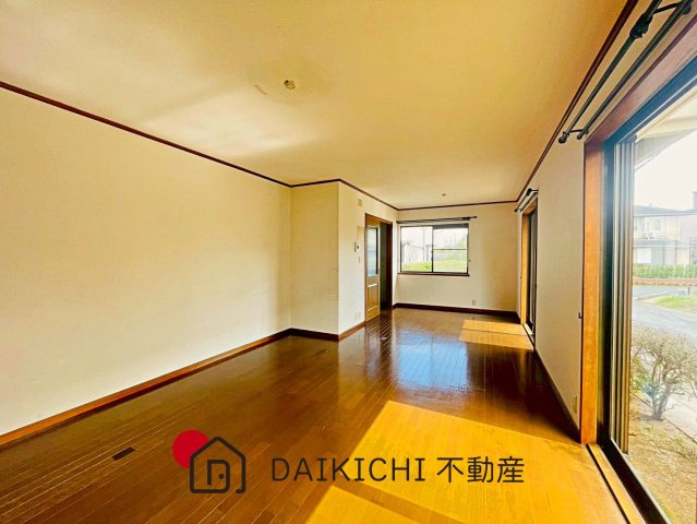 【居間・リビング】 | 白岡市新白岡2丁目　中古戸建