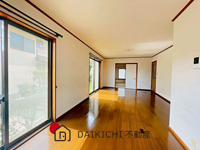 【居間・リビング】 | 白岡市新白岡2丁目　中古戸建