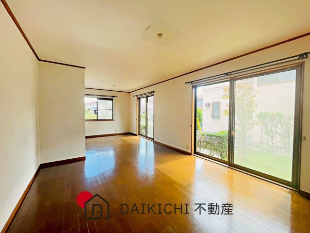 【居間・リビング】 | 白岡市新白岡2丁目　中古戸建