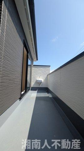 藤沢市片瀬４丁目２２１６－６０新築戸建てのバルコニー|暖かな日差しのふりそそぐバルコニー