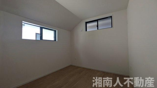 藤沢市片瀬４丁目２２１６－６０新築戸建ての洋室|きれいな洋室です