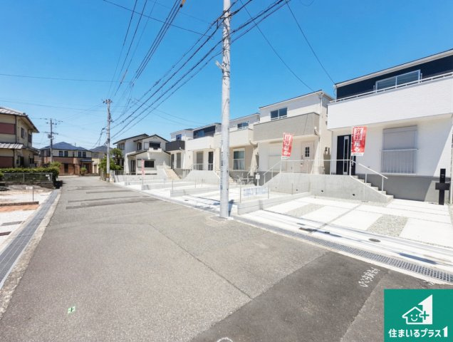 神戸市須磨区北落合　第2期　新築一戸建ての前面道路含む現地写真|周辺は閑静な住宅街！前面道路広々で車の出し入れも便利です。駐車が苦手な方でも安心して車庫入れできます！