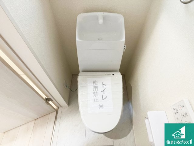 神戸市須磨区北落合　第2期　新築一戸建てのトイレ|1・2階の2ヶ所にあるので、朝の忙しい時間の順番待ちもなく、深夜の利用にも大変便利です。