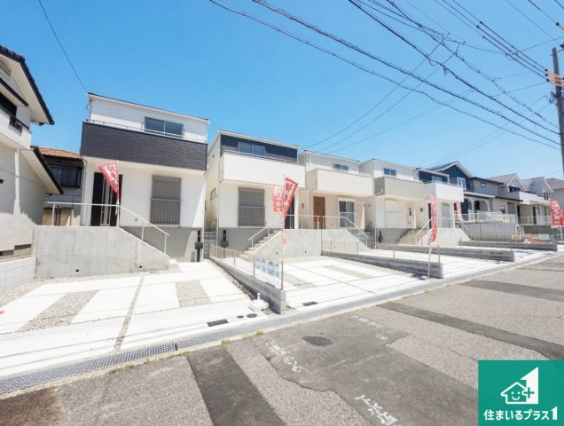 神戸市須磨区北落合　第2期　新築一戸建ての前面道路含む現地写真|周辺は閑静な住宅街！前面道路広々で車の出し入れも便利です。駐車が苦手な方でも安心して車庫入れできます！