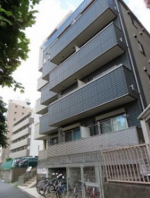 【外観】 | 鉄骨造のがっちりとした建物。