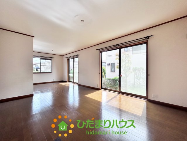 白岡市新白岡2丁目　中古一戸建ての居間・リビング