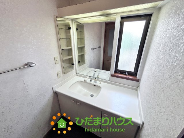 白岡市新白岡2丁目　中古一戸建ての独立洗面台