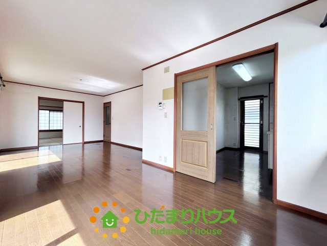 白岡市新白岡2丁目　中古一戸建ての居間・リビング|2025/9/22　撮影