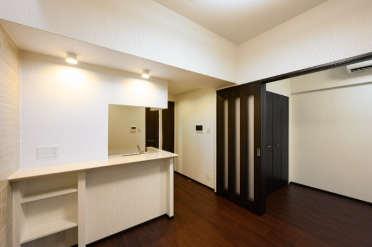 プレジオ難波ASIANの洋室