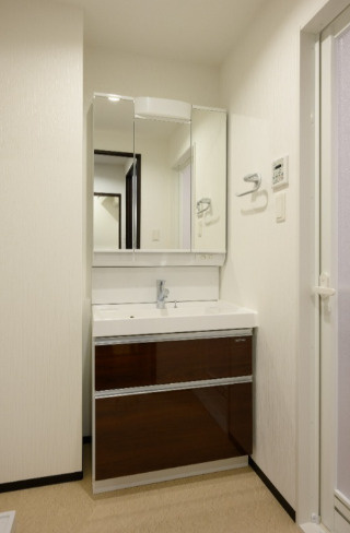 プレジオ難波ASIANの独立洗面台