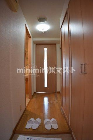 エルセレーノ九条の玄関