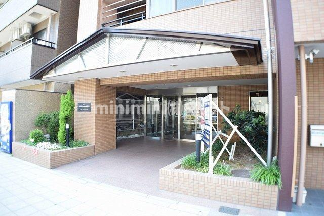 エルセレーノ九条のエントランス