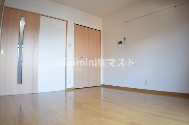 エルセレーノ九条の居間・リビング