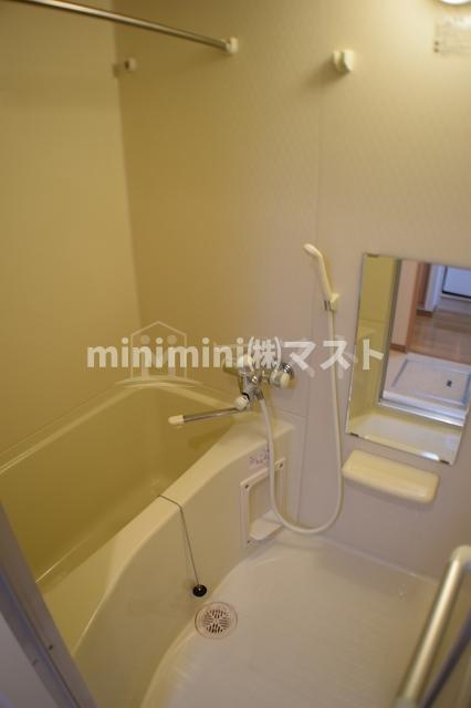 エルセレーノ九条の浴室