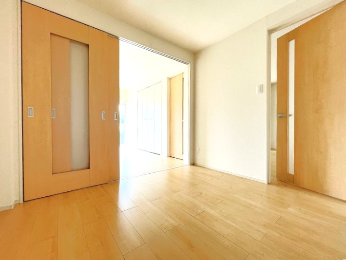 シティーハイツ浜崎A【キャッシュバック対象物件】の内装|明るい色調の室内です