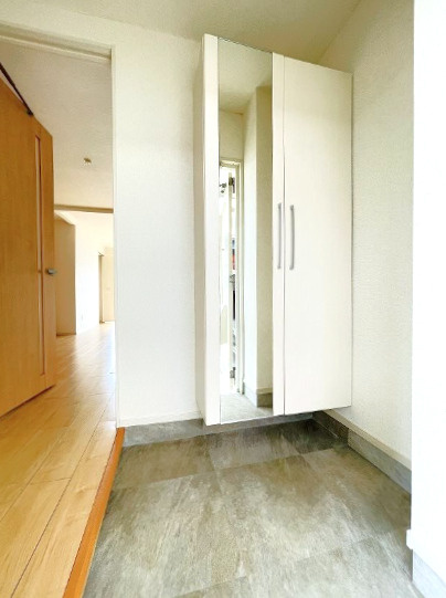 シティーハイツ浜崎A【キャッシュバック対象物件】の玄関|明るい玄関です