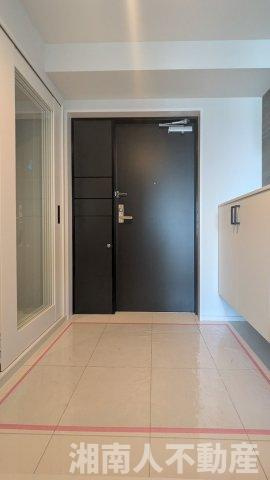 湘南タワーズの玄関|収納もある玄関です