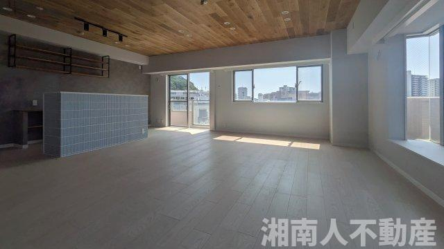 湘南タワーズの居間・リビング|リビングです