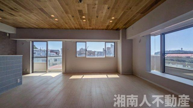 湘南タワーズの居間・リビング|ゆったりとした居間です