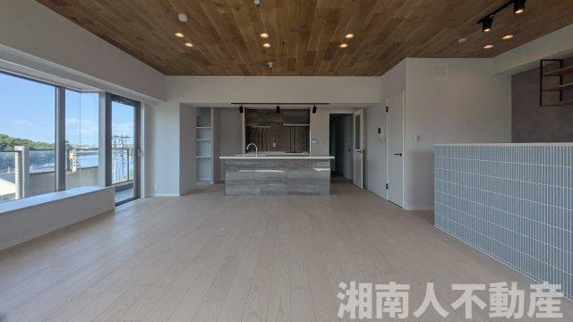 湘南タワーズの居間・リビング|ゆったり過ごせる居間です