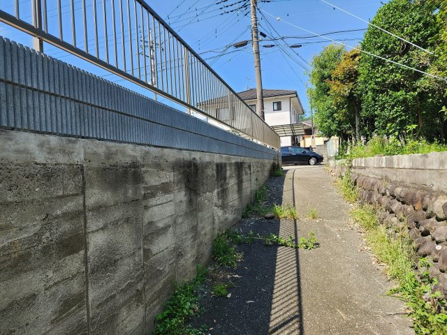 高崎市石原町売土地の前面道路含む現地写真