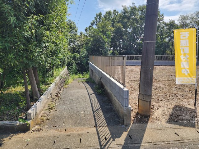高崎市石原町売土地の前面道路含む現地写真
