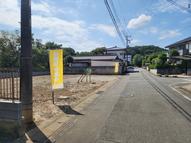 高崎市石原町売土地の前面道路含む現地写真