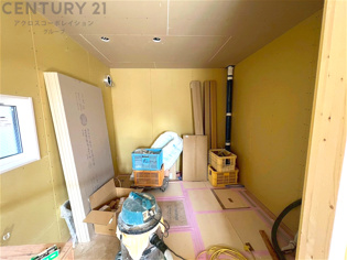 寝室…リラックスできるプライベート空間で、快適な睡眠をサポート。個人の好みに合わせたインテリアや寝具で心地良さを追求。プライベートな時間を過ごし、リフレッシュする場所におすすめです。