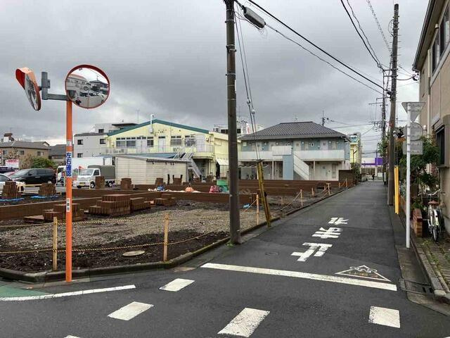 三鷹市上連雀６丁目の新築一戸建の前面道路含む現地写真| 