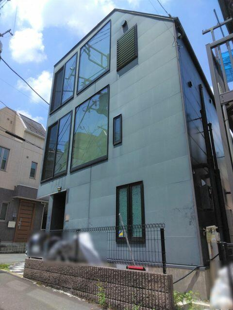 新宿区上落合２丁目の中古一戸建の外観|東側外観 