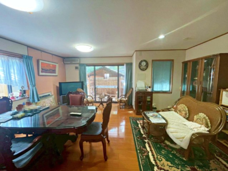 四条畷市田原台9丁目の居間・リビング|約19.7帖の大空間なリビングです。