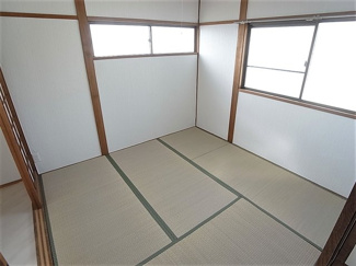 【内装】 | 2面採光の明るい和室