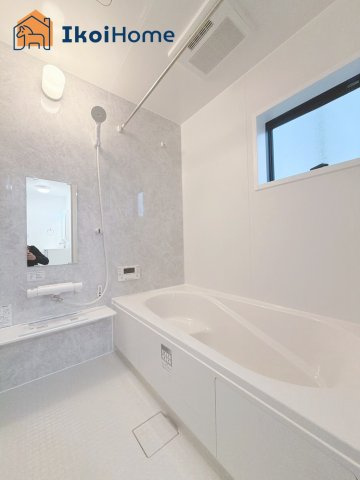 明石市魚住町西岡21期　新築戸建の浴室|【ホームページに現地動画掲載中】●年中無休：当日予約可●小窓ございますので通気・換気良好です。
