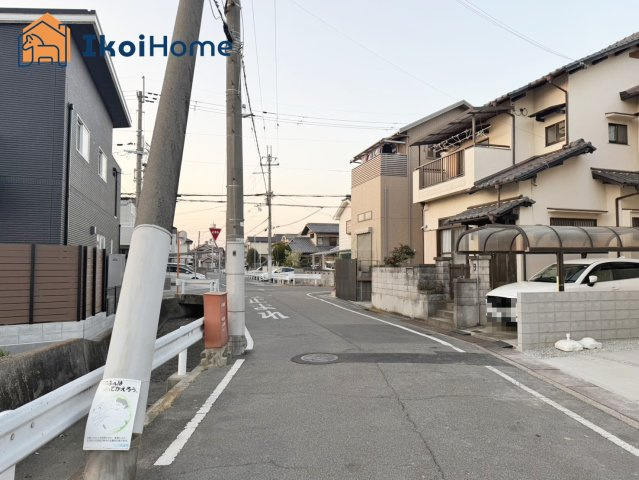 明石市魚住町西岡21期　新築戸建の前面道路含む現地写真|【ホームページに現地動画掲載中】●年中無休：当日予約可●南西向き道路で幅員約６mゆったりしています！