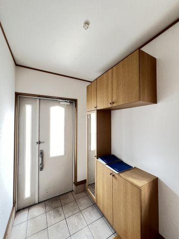 橿原市石原田町の玄関|内玄関　シューズクローク付き