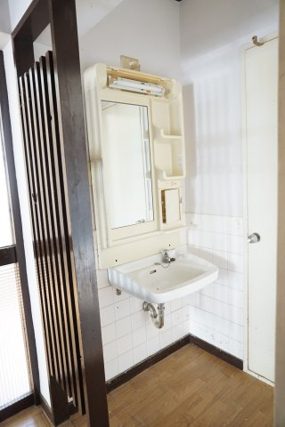 野崎マンションの独立洗面台