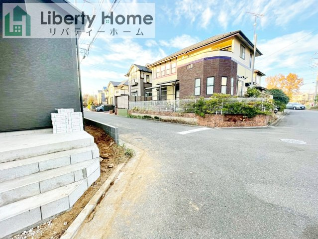 守谷市美園2丁目第1期　新築戸建の前面道路含む現地写真