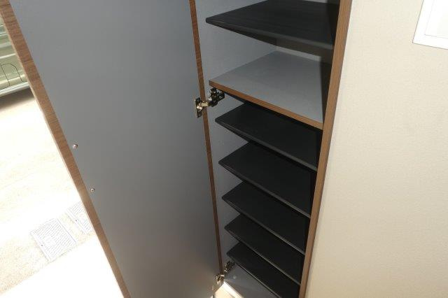 Ｃｅｒｉｓｉｅｒの内装|シューズボックス