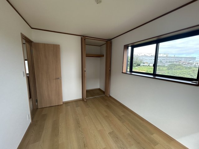 大門　戸建の洋室